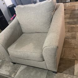 Nice Chair Light Gray Clean