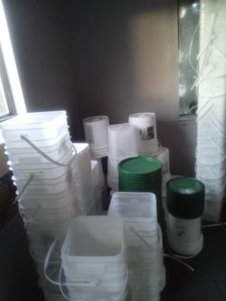 4 And 5 Gallon Food Grade Buckets With Lids