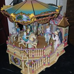 Carousel Royale Deluxe Action & Illuminated Musical