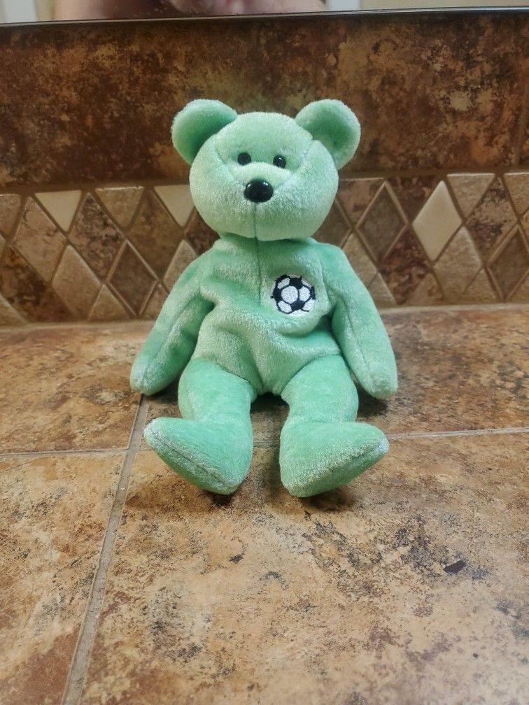 TY Beanie Baby, KicksbThe Soccer Ball, 4229 missing Swing Tag