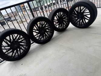Motiv Alloy Wheels with Tires – Set of 4