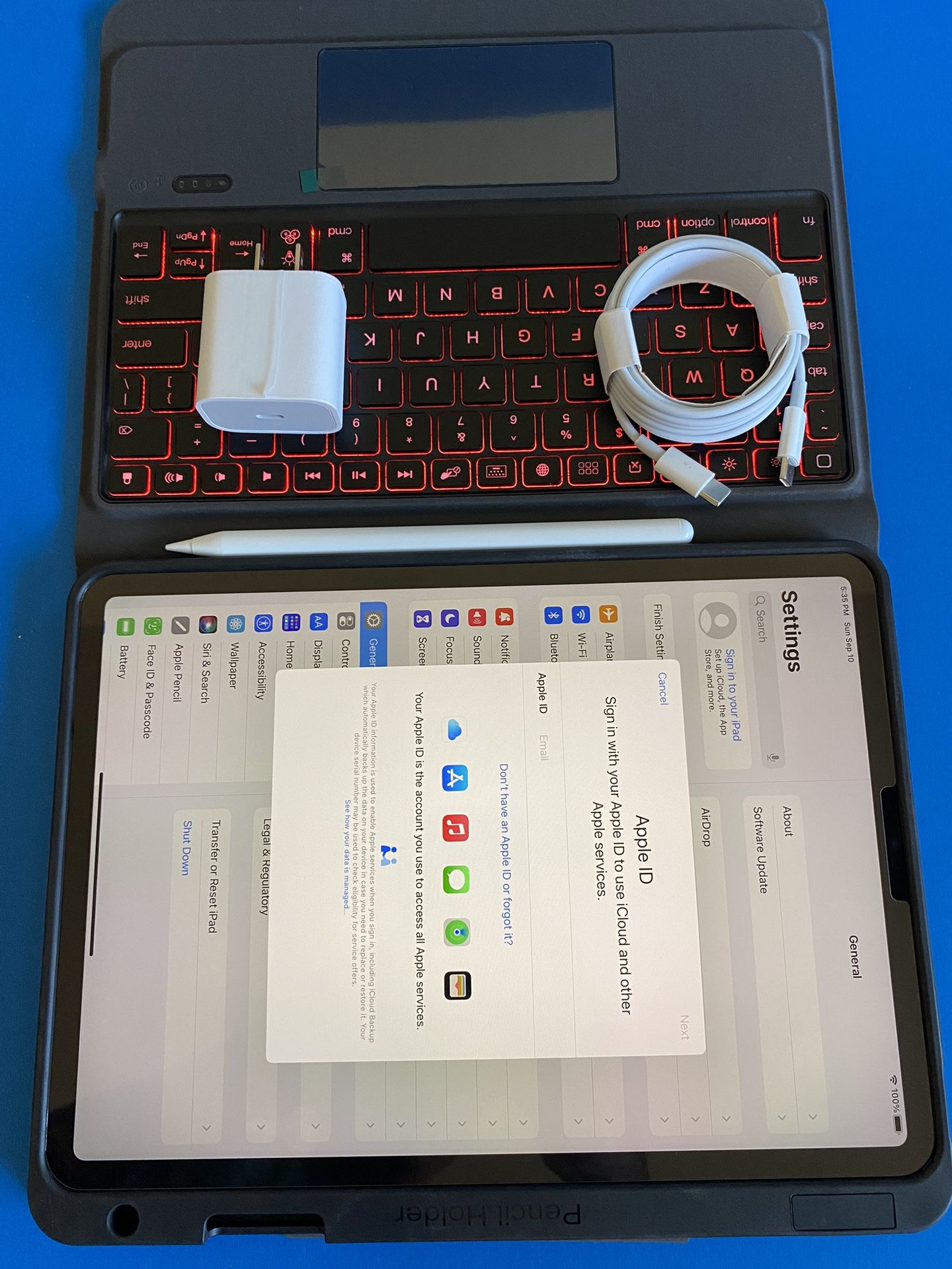 256gb Apple IPad Pro 11” 4th Generation (2022 Latest Model / M2 chip ) with Keyboard case, pen & Accessories (warranty 04/2024)