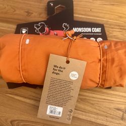 Hurtta Monsoon dog raincoat 22” NEW