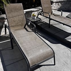 Chaise lounge chairs