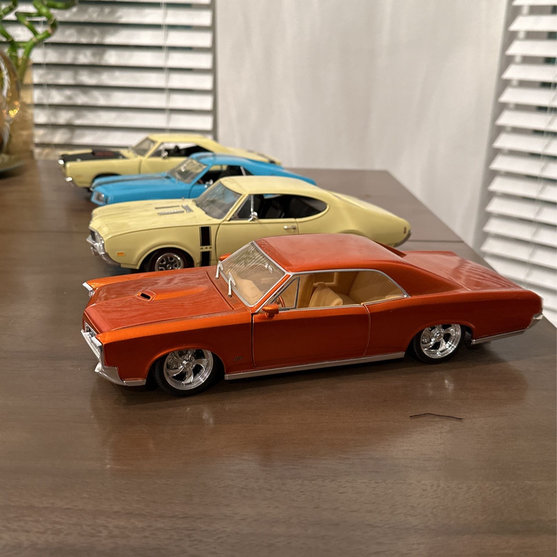 Vintage Muscle Car Die-Cast Collection 