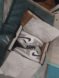 Air Jordan 1 Mid Shoe Box Size 8.5