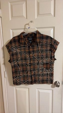 KINDRED MEN’S CROPPED RHINESTONE PEARL FLANNEL SHIRT BROWN