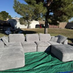 Beautiful Grey Sectional/sofa Couch 