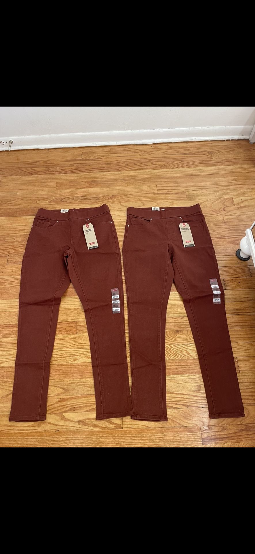 LEVIS Sculpt Shaping Legging I have 2 one size 27 and another in size 29.,, Mid Rinse , Whit Pokest, With reinforcement in the part of the abdomen