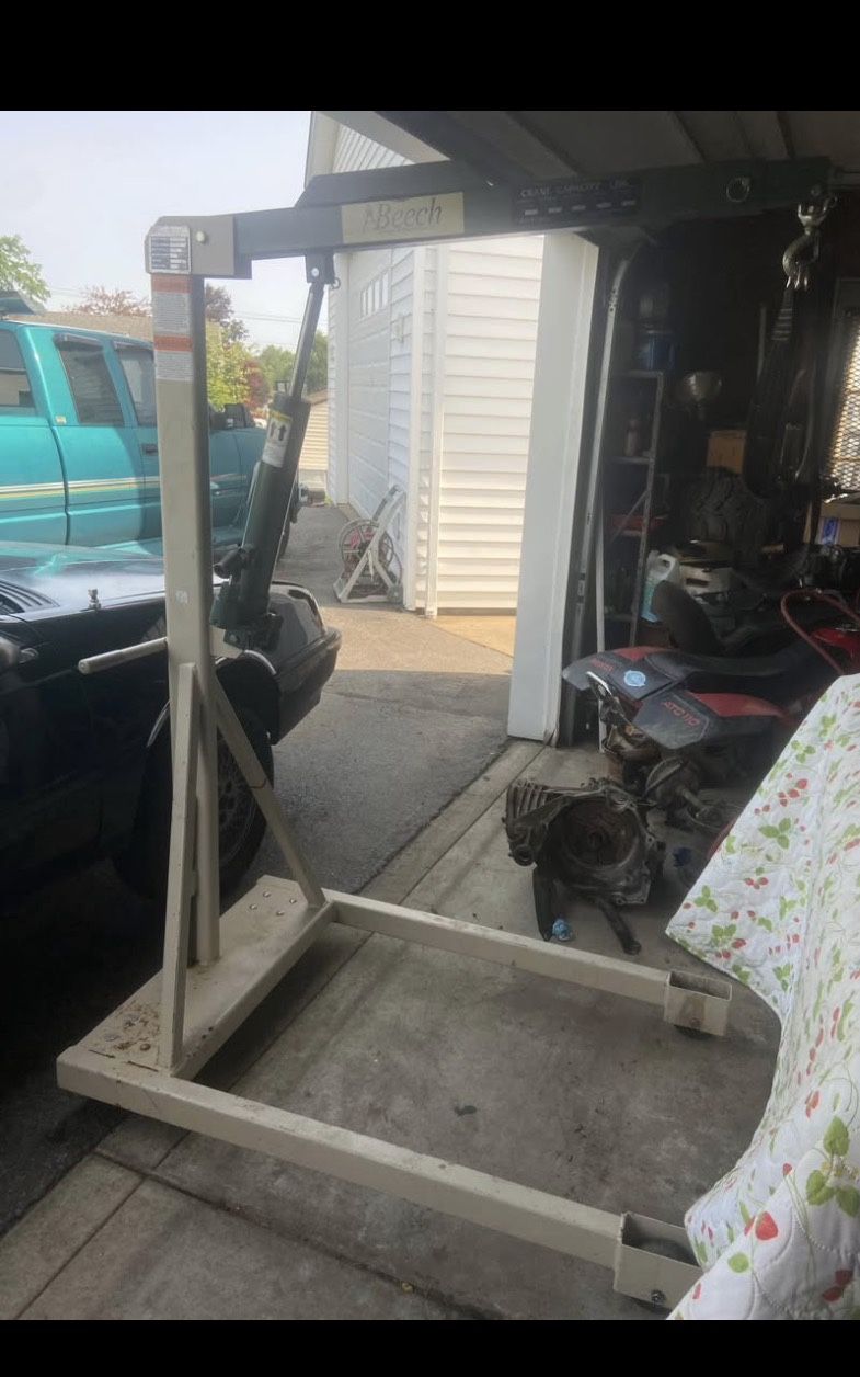 A Beech Engine Hoist