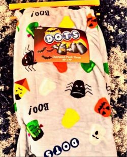 HALLOWEEN DOTS BLANKET $25