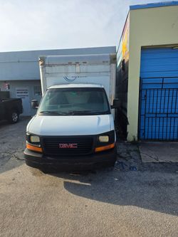 2008 GMC Savana 3500 Box Truck