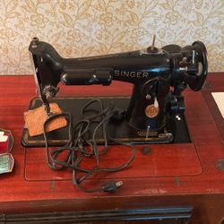 Singer Foldaway Sewing Machine And Table 