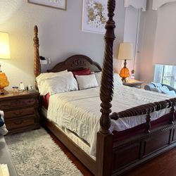 Real Wood Four Poster King Size Bed With 2 Box Board And 2 Matching Night Table With 3 Drawers