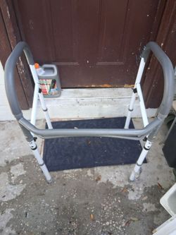 Collapsible fully adjustable walker