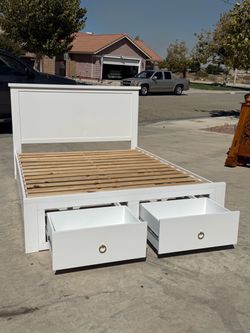 Bed queen size