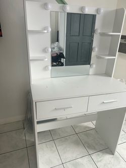 Vanity white 75$