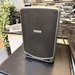 Samson Expedition XP106w Portable PA w/ Handheld Wireless System