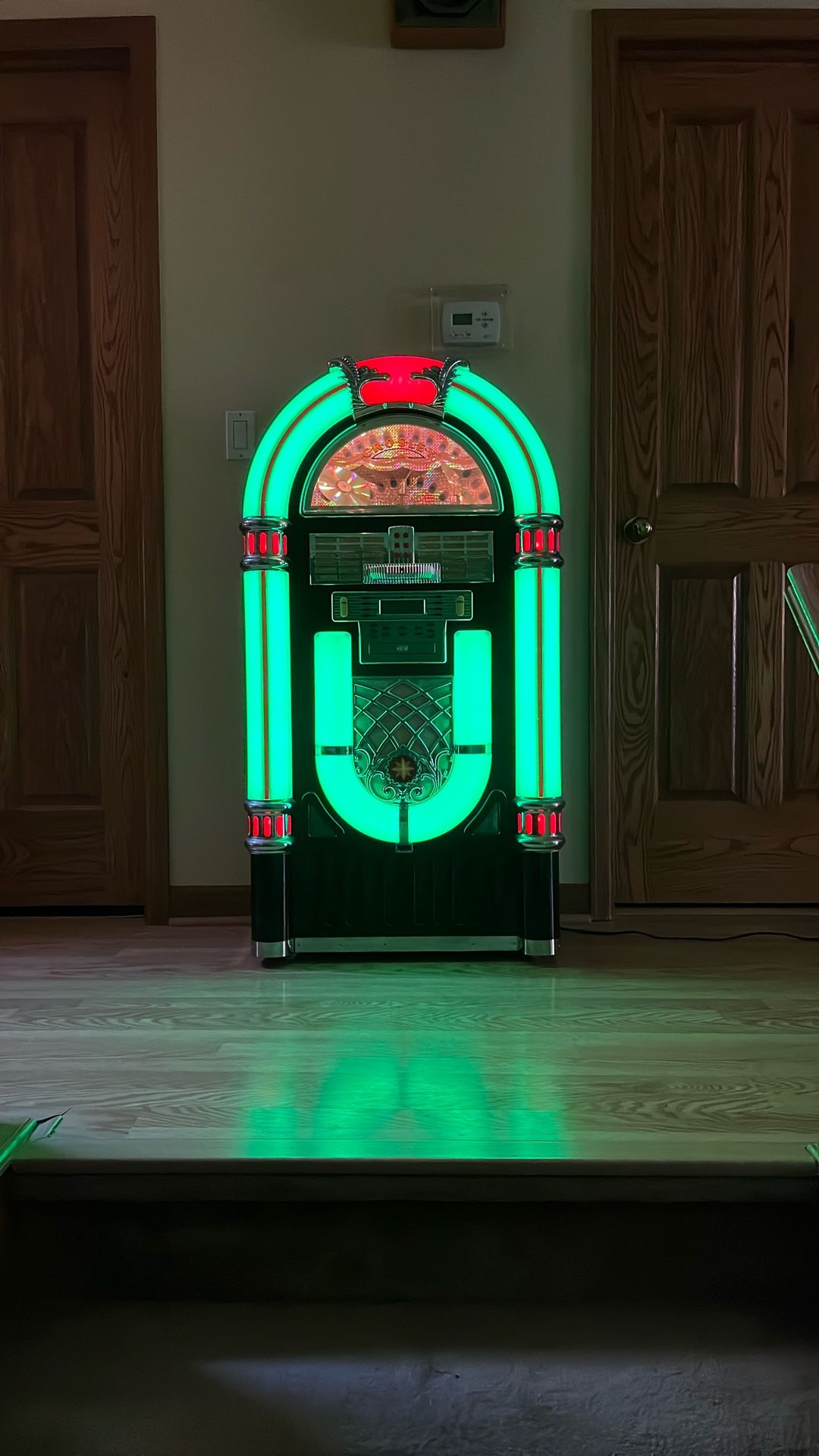 Crosley iJuke Deluxe CR12-2 Jukebox