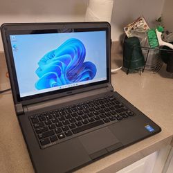 Dell Touchscreen Laptop Win 11 Latitde 3340