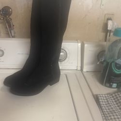 Like New Size 10 Ladies Knee High Black Suede’ Boots 