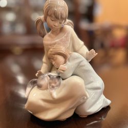 Lladro Little Sister sculpture figurine #1534