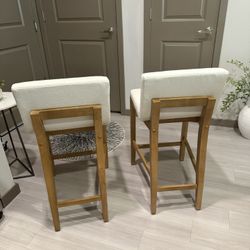 Brand New  Set of 2 ( Been out of box  for 1 week) Off White Counter Stools