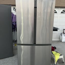 Insignia Refrigerator 