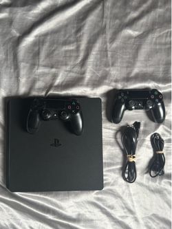 PS4 + 2 controllers