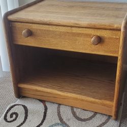 Solid Oak Nightstand/ End Table 
