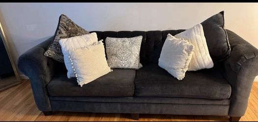 free with four throw pillows Velvet modern sofa free with pillows