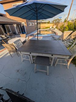 Table set with 4 chairs