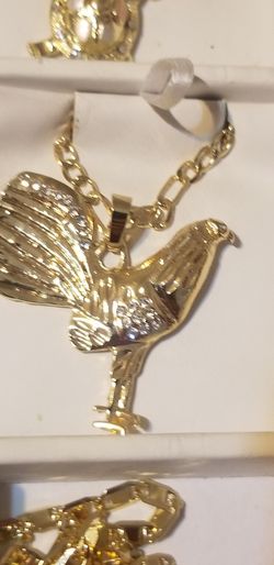 Cadena con dige de gallo de oro laminado