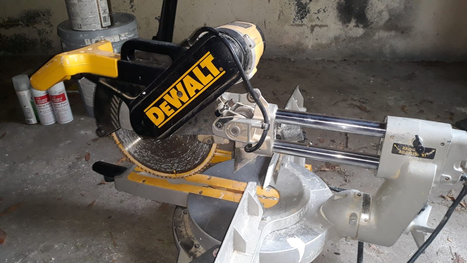 DEWALT