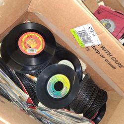  33'sAnd 45's Records All Oldies Motown. Frank Sinatra  Elvis Prince 70s 60s  And R&b Jazz Classical Etc.
