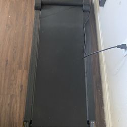 Treadmill With Remote and Bluetooth Sound