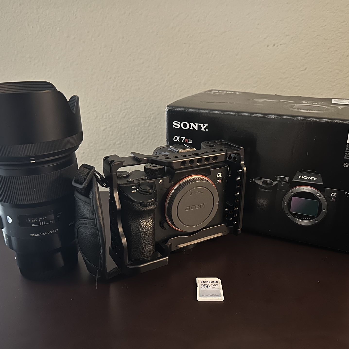 Sony a7R III [ A7R3 A7RIII ] (With Sigma 50mm f/1.4 DG HSM Art lens & SD CARD)