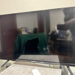 Westinghouse 32" 720P HD Smart Roku TV WR32HT2212 with Remote.