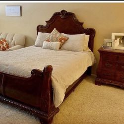 Luxurious Queen Bedroom Set 