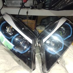 Head Lights For a E90 BMW. 2002 To 2011