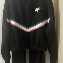Woman’s NIKE “Cropped” Set (large)
