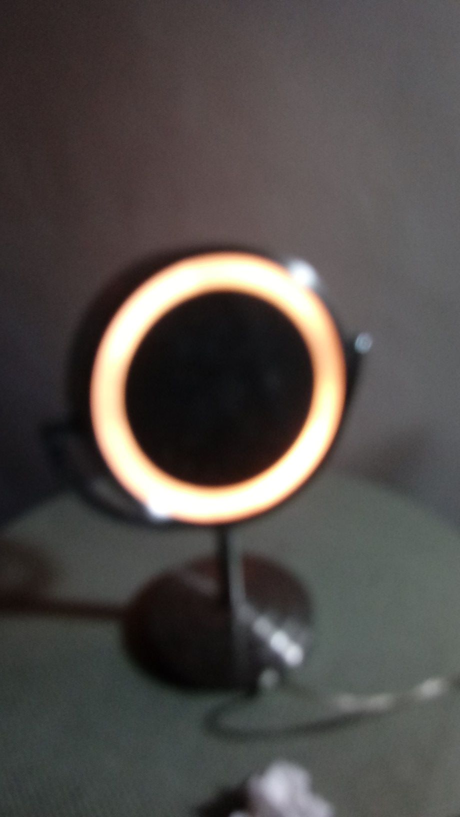 Beauty and makeup mirror (Magnified dual sided)