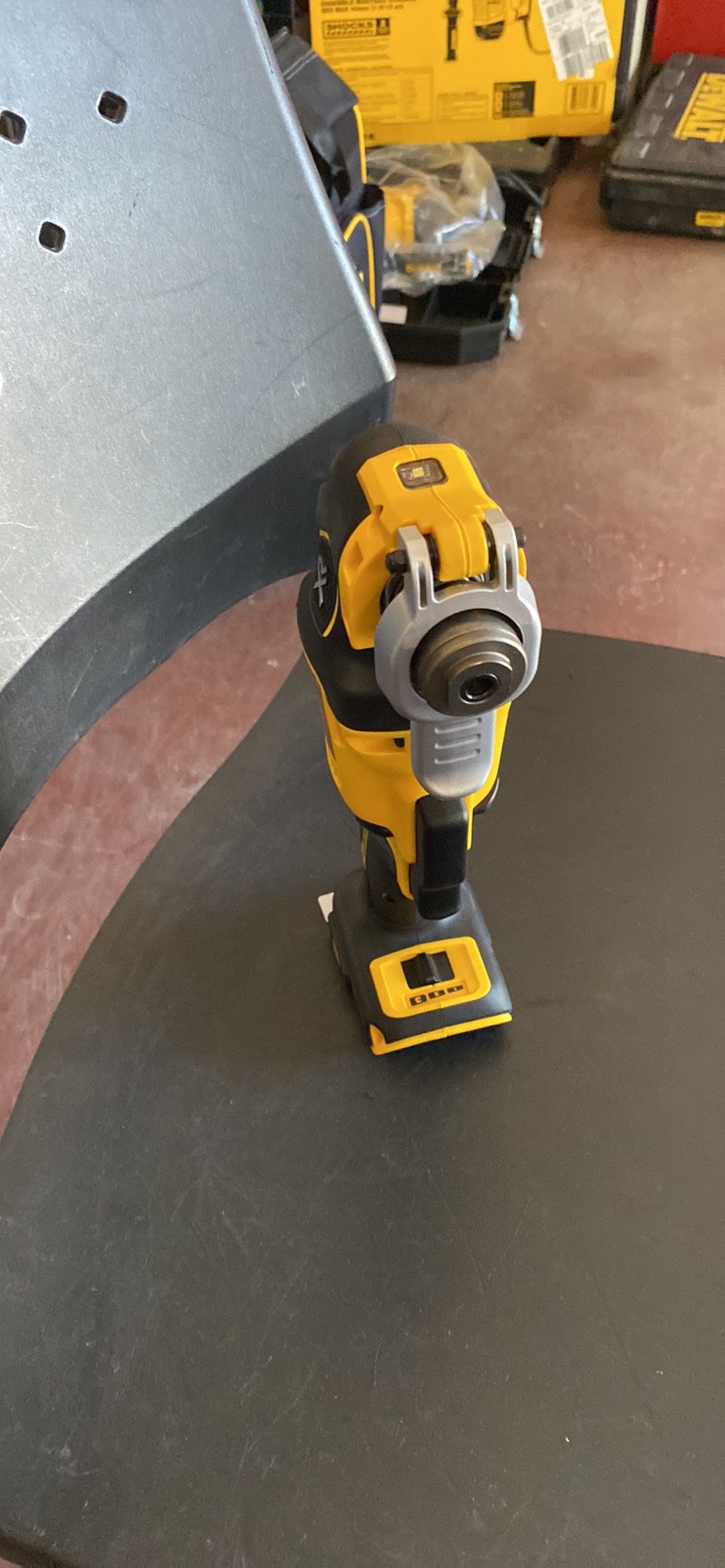 20-aVolt MAX XR Cordless Brushless 3-Speed Oscillating Multi-tool- Tool only. Solo Herramienta.