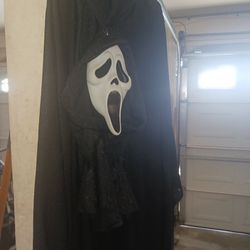 Scream Robe And Signed And Certed Mask 