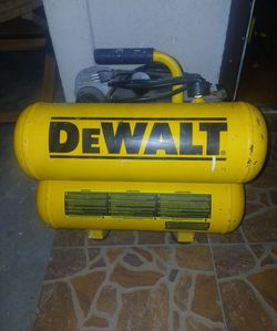 DEWALT 4GAL AIR COMPRESSOR