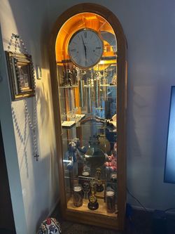 Howard Miller grandfather clock works great moving