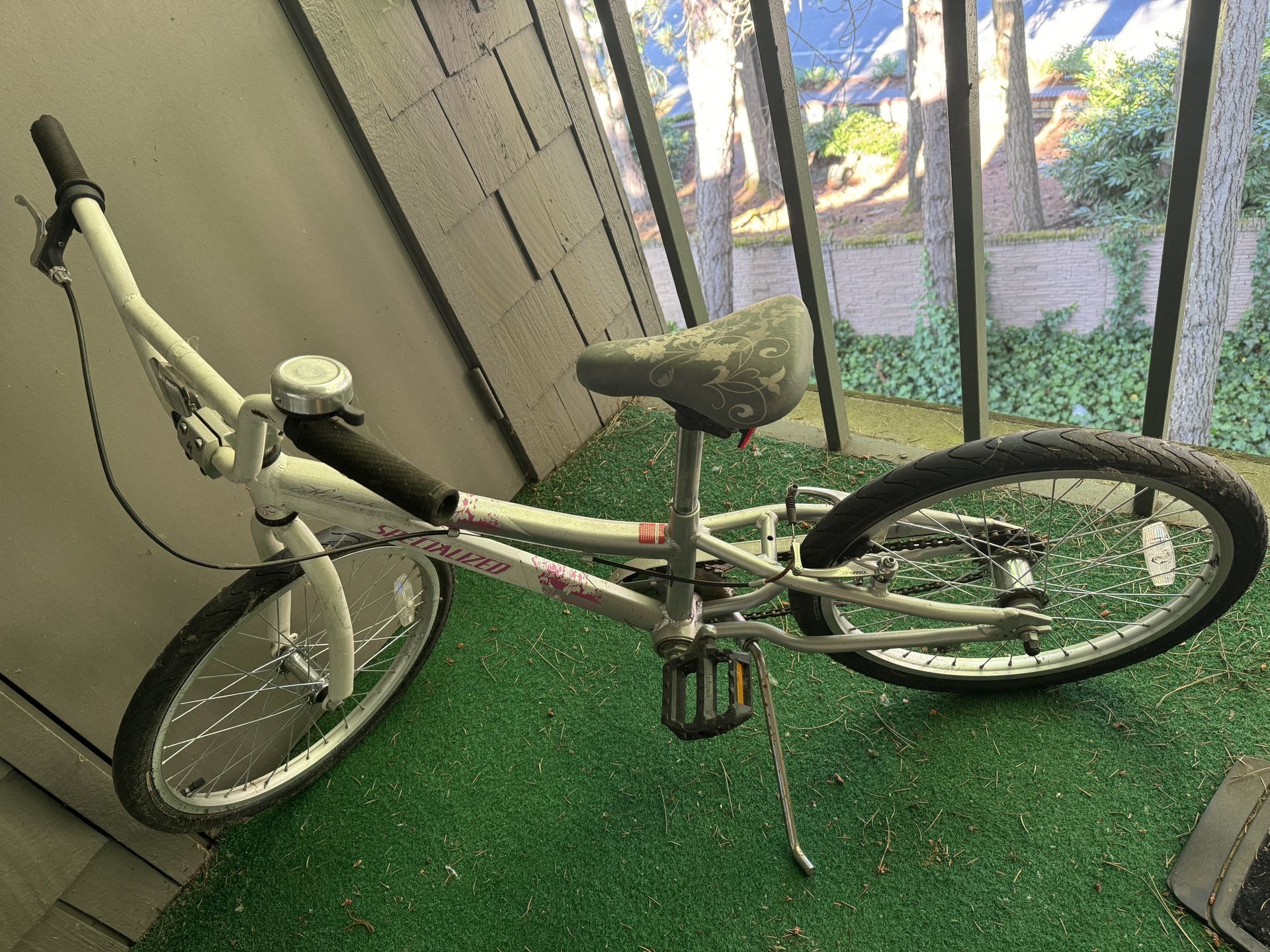 20 Inch Specialized Hot Rock Girls Bike