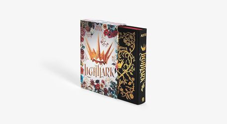 Lightlark: Collector’S Edition (The Lightlark Saga Book 1) (Volume 1)