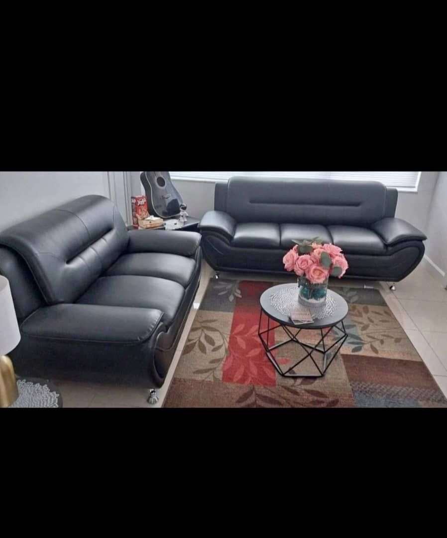 LIVING ROOM-OFERTA POR BLACK FRIDAY-SOFÁ AND LOVESEAT COUCH EN DESCUENTO DEL 25%. ESCRIBAN Y SERÁN ATENDIDOS