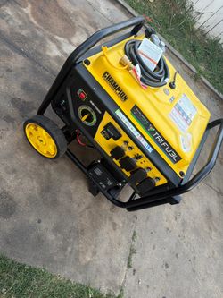 Shop Champion Power Equipment 11,500/9,200-Watt Electric Start Storm Ready Gasoline, Propane and Natural Gas Tri-Fuel Portable Generator w/ CO Shield